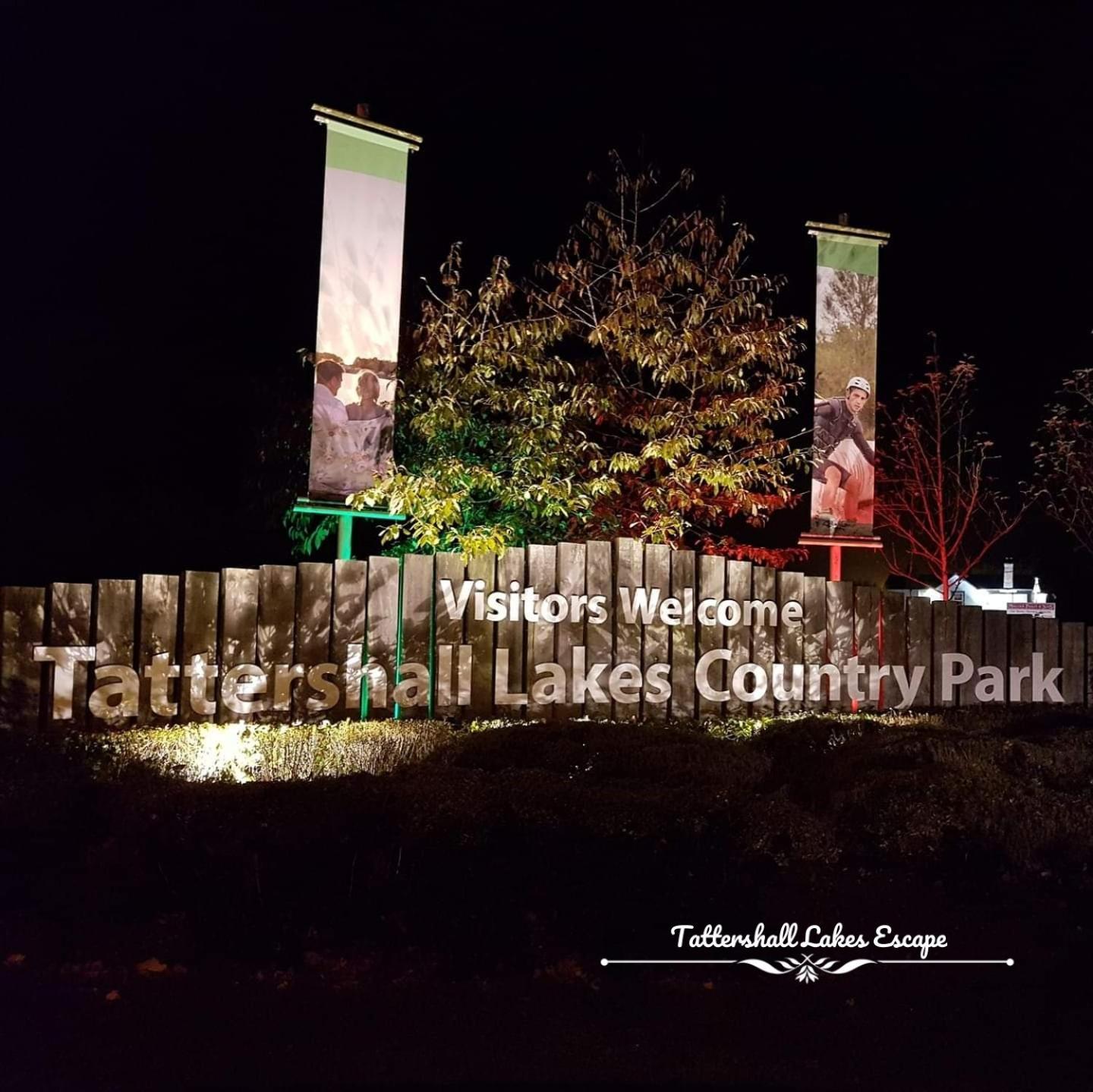 Meridian Tattershall Lakes Escape - Lakeside Lodge Caravan With A Fishing Peg Luxury Hot Tub Exterior photo