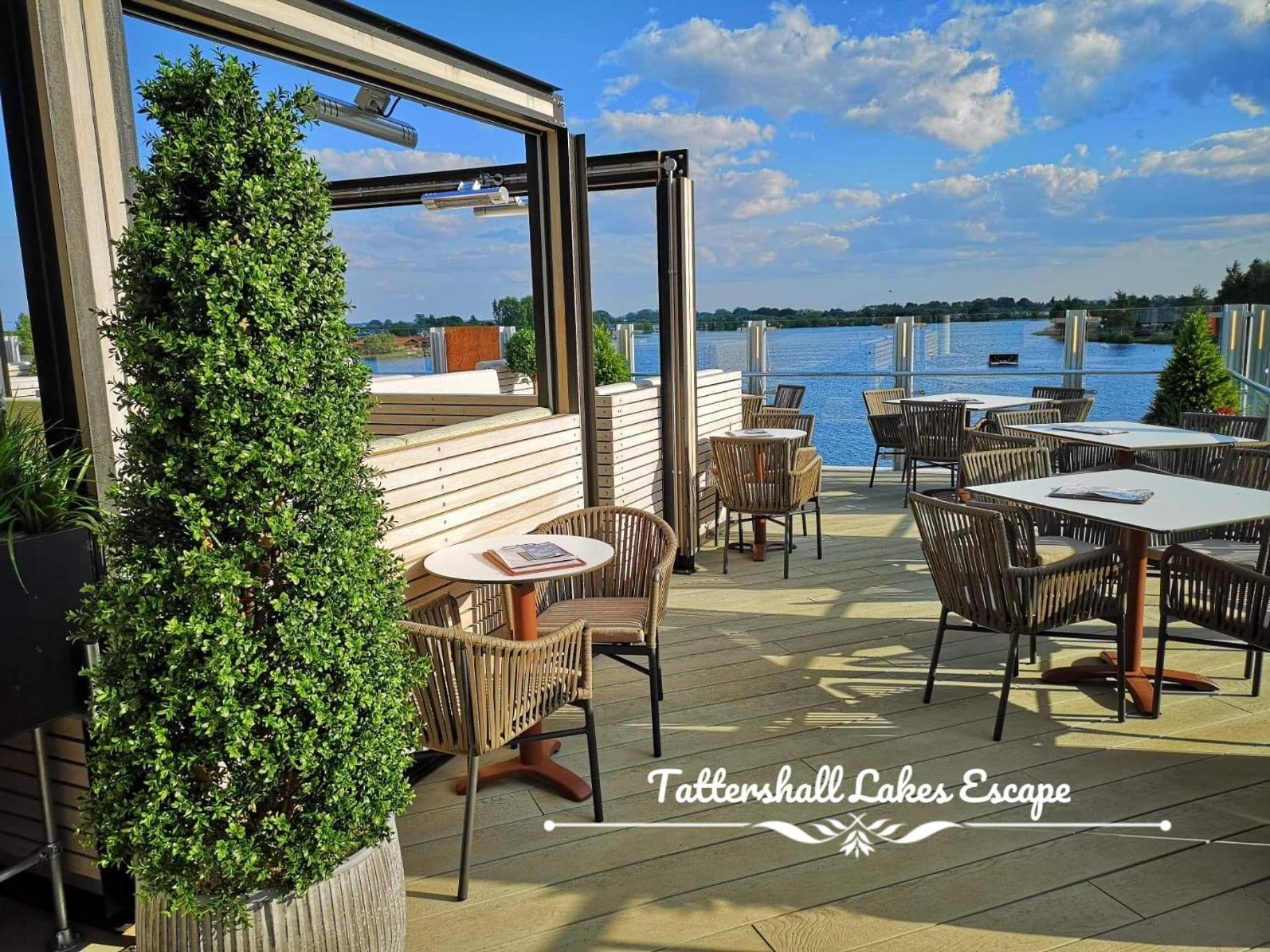Meridian Tattershall Lakes Escape - Lakeside Lodge Caravan With A Fishing Peg Luxury Hot Tub Exterior photo
