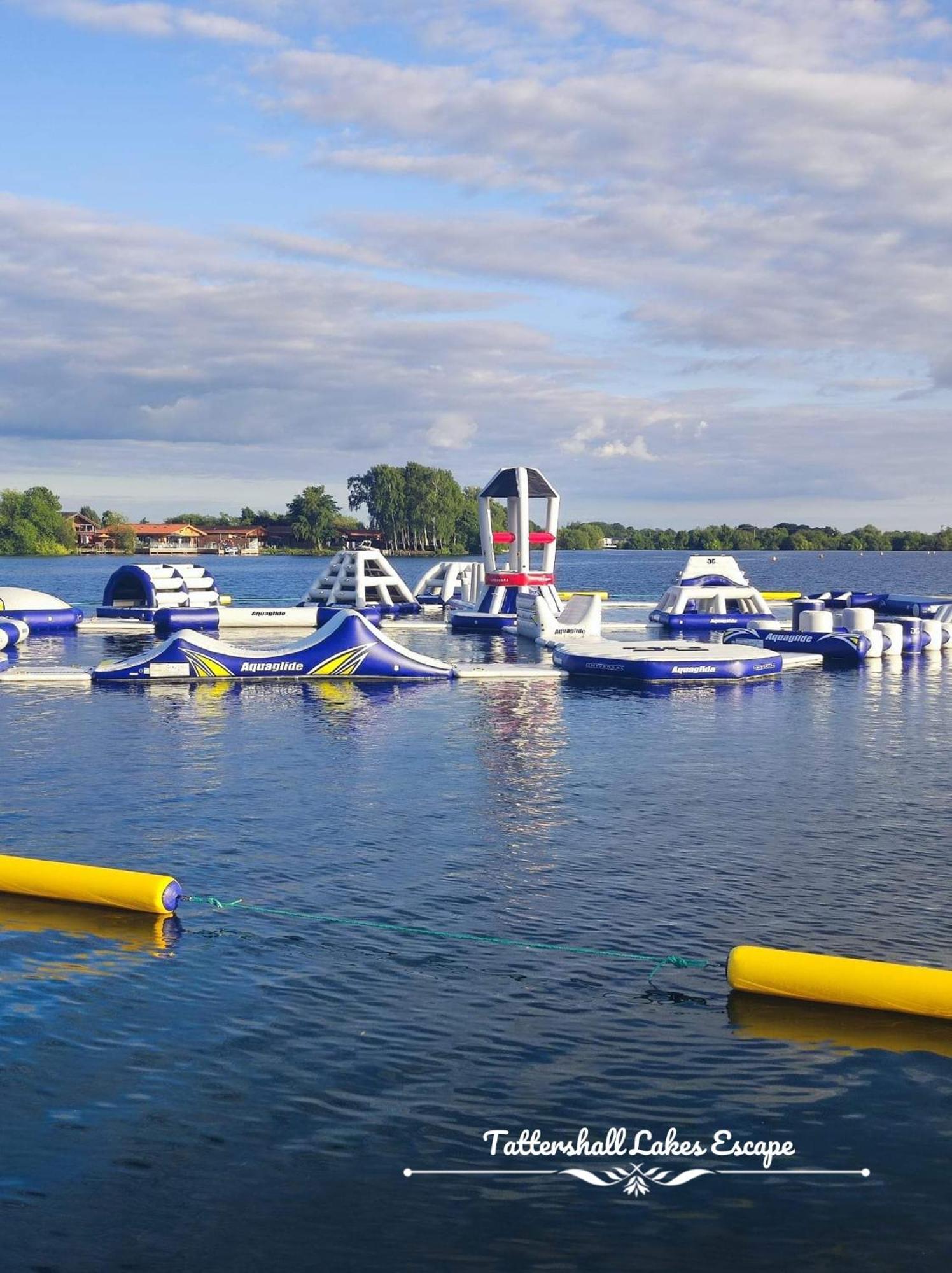 Meridian Tattershall Lakes Escape - Lakeside Lodge Caravan With A Fishing Peg Luxury Hot Tub Exterior photo