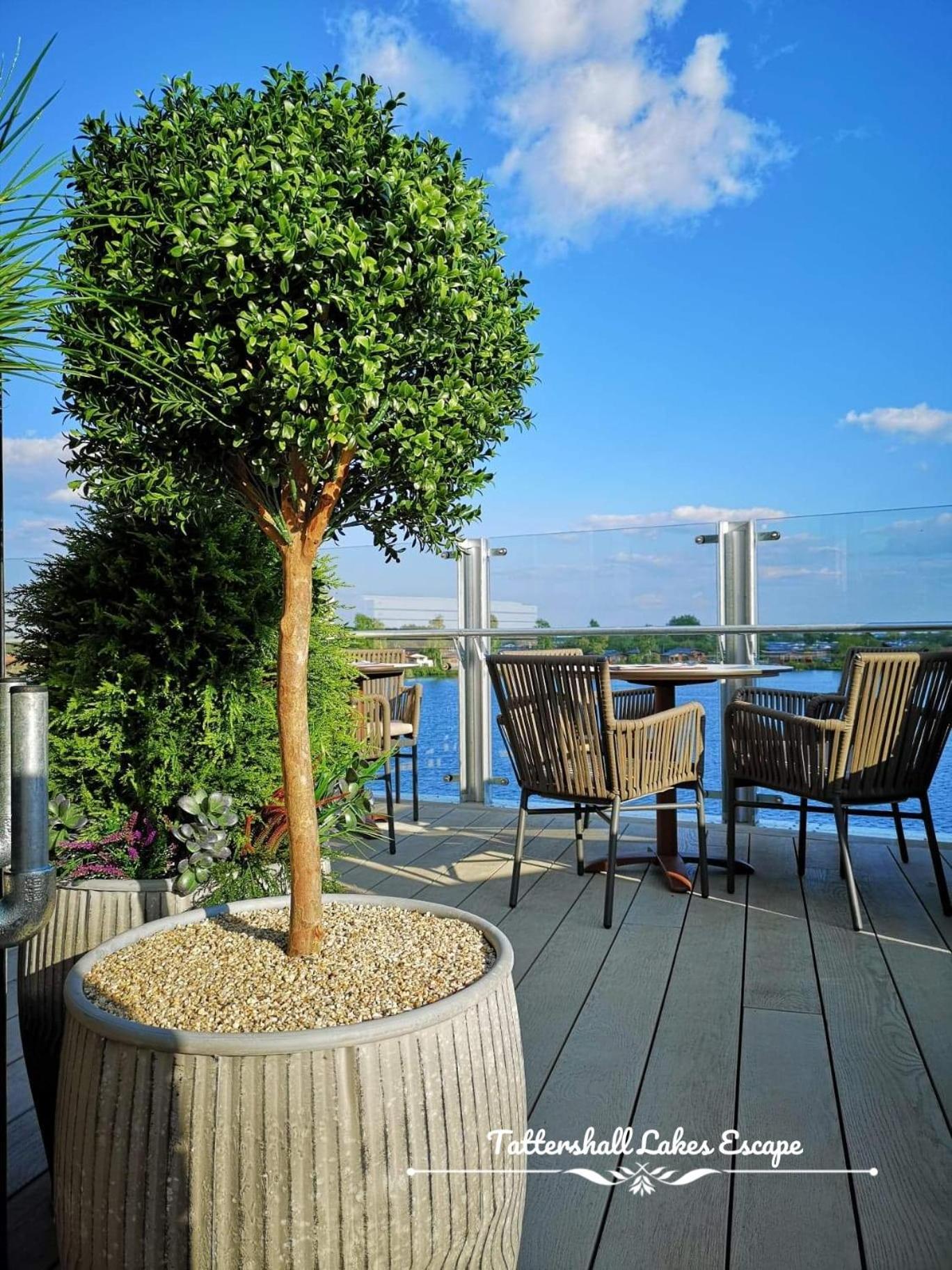 Meridian Tattershall Lakes Escape - Lakeside Lodge Caravan With A Fishing Peg Luxury Hot Tub Exterior photo