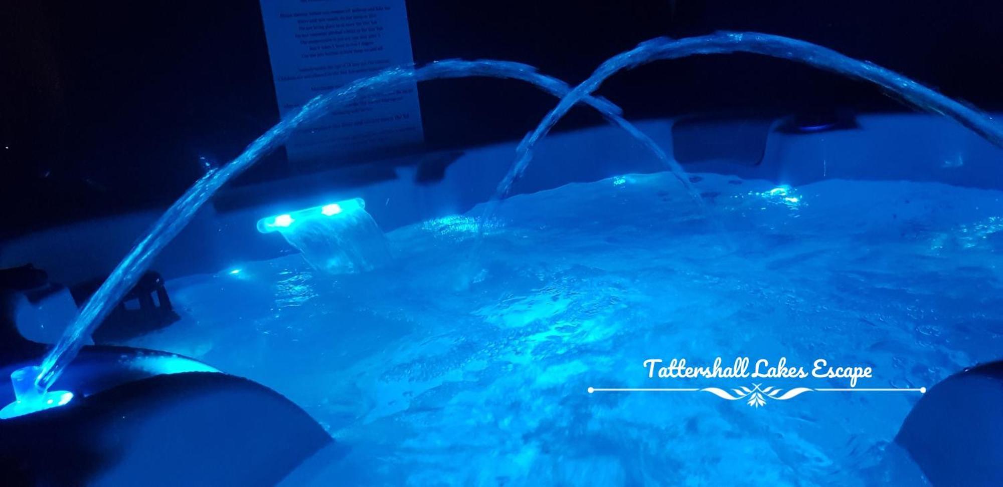 Meridian Tattershall Lakes Escape - Lakeside Lodge Caravan With A Fishing Peg Luxury Hot Tub Exterior photo